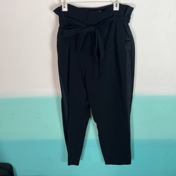 H&M tuxedo style Pants w/ pockets ! - Picture 2 of 3